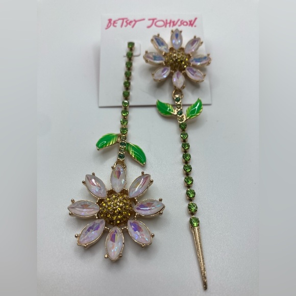 BETSEY JOHNSON Mismatched Daisy Drop Dangle Earrings Crystal NWT FREE SHIPPING - Picture 3 of 5